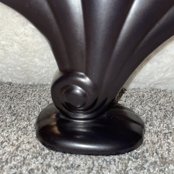 Vintage Red Wing Shell Vase.  8x8” - Picture 3 of 5